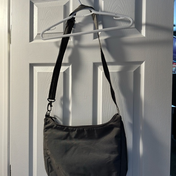 Tracker crossbody bag - Picture 3 of 4